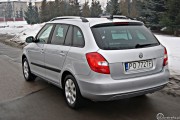 9peugeot 207 Sw 1.6hdi Outdoor Vs Skoda Fabia Combi 1.6tdi Ambition 180x120