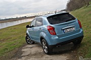 9dacia Duster 1.5dci Laureate 4x4 Vs Ssangyong Korando 2.0e Xdi200 At 4wd Sapphire 180x120