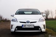 2toyota Prius 1.8hsd Prestige Fl Vs Toyota Yaris Hybrid 100 Dynamic 180x120