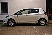 8toyota Prius 1.8hsd Prestige Fl Vs Toyota Yaris Hybrid 100 Dynamic 180x120