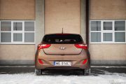 5hyundai I30 1.6crdi Comfort Vs Volkswagen Golf Vii 2.0tdi Comfortline 180x120