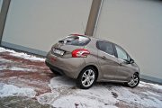 19hyundai I20 5d1.2 Comfort Vs Peugeot 208 1.2vti Allure 180x120