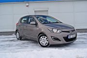 1hyundai I20 5d1.2 Comfort Vs Peugeot 208 1.2vti Allure 180x120