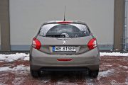 20hyundai I20 5d1.2 Comfort Vs Peugeot 208 1.2vti Allure 180x120