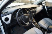 13toyota Auris Touring Sports Hybrid Prestige 180x120