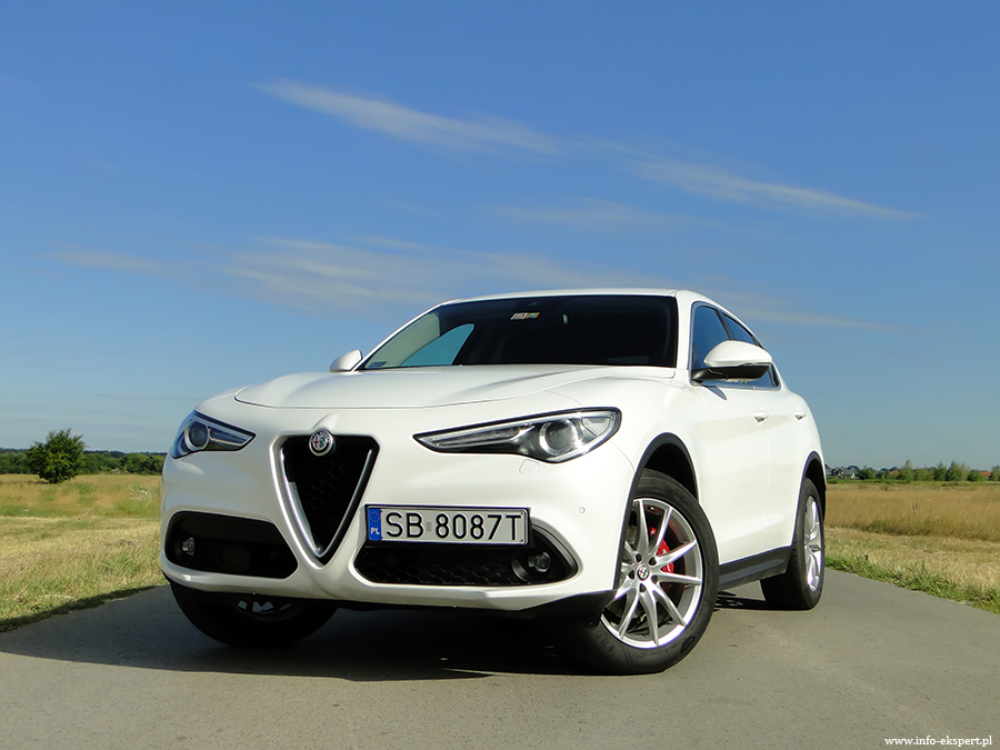 Alfa-Romeo-Stelvio-Super 4