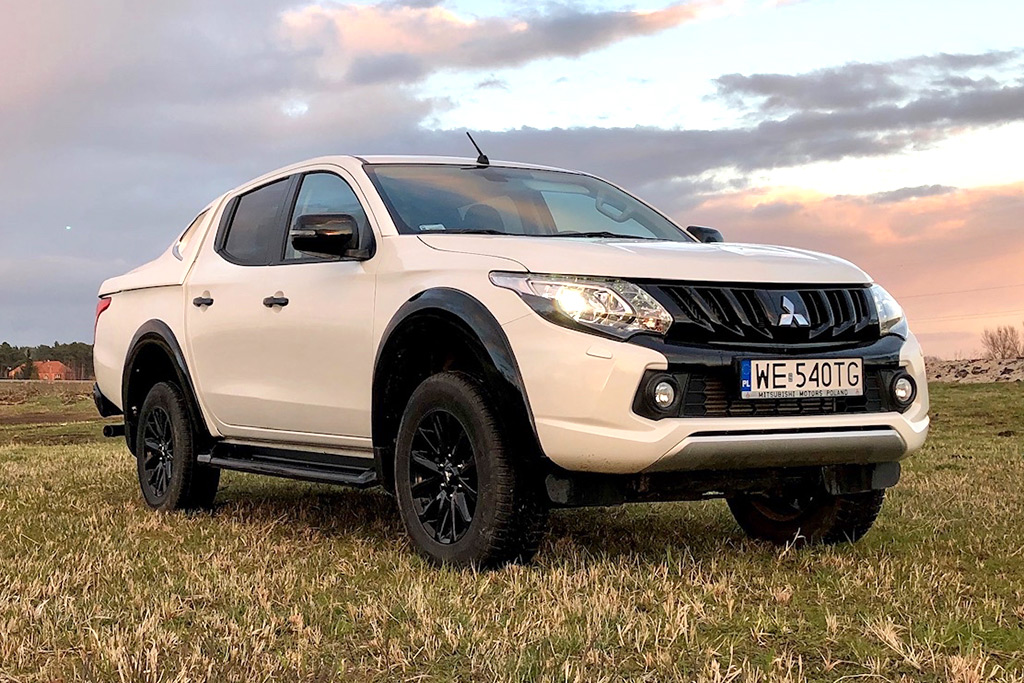 Mitsubishi-L200-Black-Edition 22