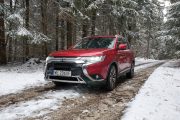 Mitsubishi Outlander 2020 3 180x120