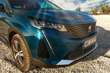 Peugeot 3008 2021 360x240