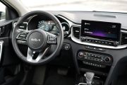 Kia Ceed PHEV 2022 33 180x120