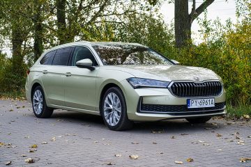 Skoda Superb Combi PHEV MY2025 1 360x240