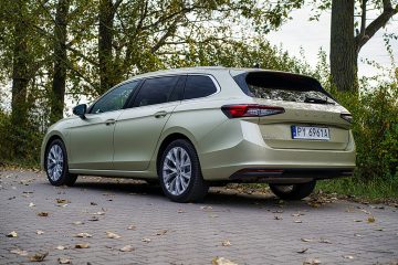 Skoda Superb Combi PHEV MY2025 3 360x240