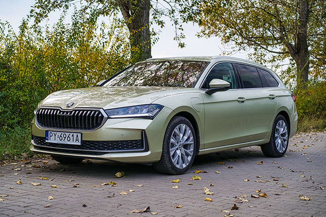 Skoda Superb Combi PHEV MY2025 8