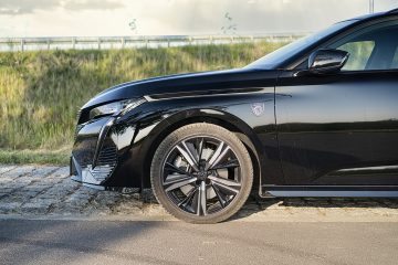 Peugeot 308 SW GT Hybrid 2025 10 360x240