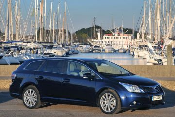 toyota avensis 4