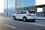 Porsche Cayenne S Hybrid 4 180x120