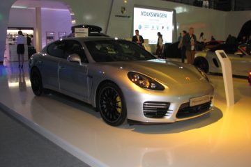 Porsche Panamera GTS 1 360x240