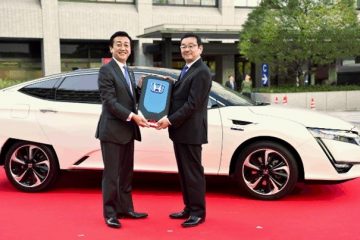 Honda Delivers First Clarity Fuel Cell 360x240