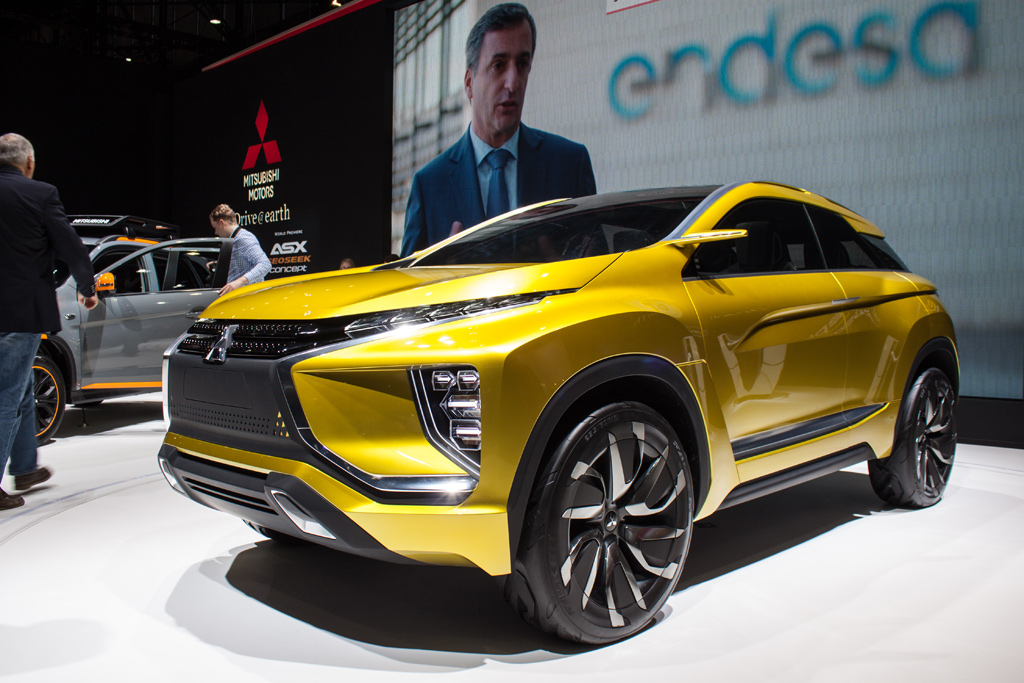 Mitsubishi-eX-Concept-Geneva 10