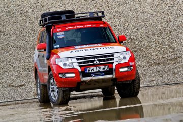 Mitsubishi Pajero Adventure 360x240