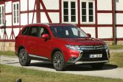 Mitsubishi Outlander 2017 37 180x120