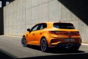 095 2017 New Renault Megane R S 180x120