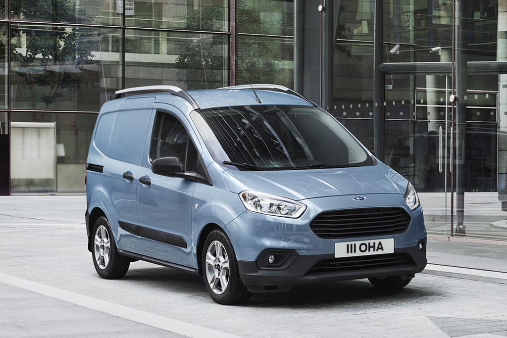 2017FordTransitCourier 03