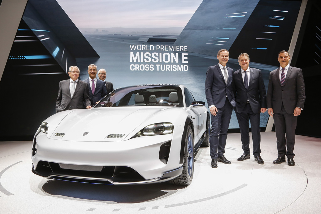 Porsche-Mission-E-Cross-Turismo 10