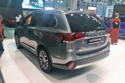 Mitsubishi Outlander 2018 3 180x120