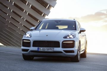 Porsche Cayenne Hybrid Plug In 4 360x240