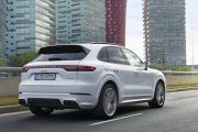 Porsche Cayenne Hybrid Plug In 5 180x120