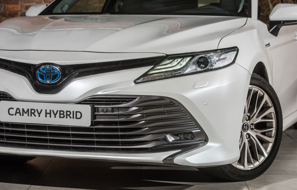 Toyota-Camry-Hybrid-2018 28