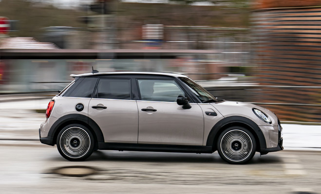 MINI Cooper S 5 Door 6