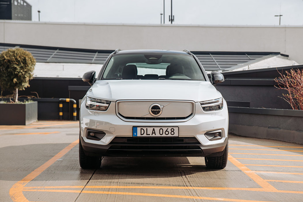 Volvo-XC40-Recharge-P8