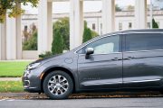 2023 Chrysler Pacifica Hybrid 6 180x120