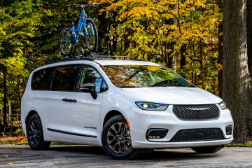 Chrysler-Pacifica-Road-Tripper-2023