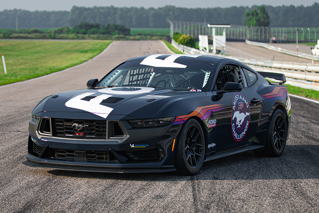 Ford-Performance-Mustang-Dark-Horse-R