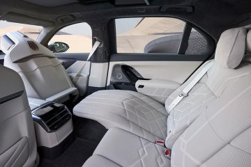 BMW 740 XDrive 2026 12 360x240