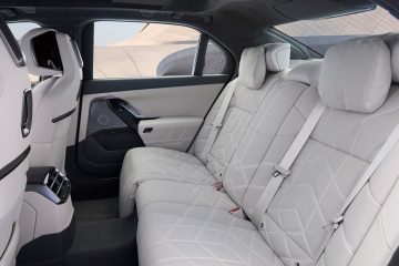 BMW 740 XDrive 2026 13 360x240