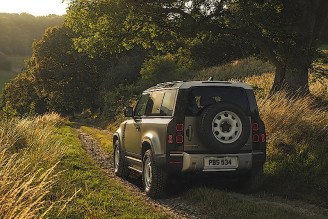 Land Rover Defender 90 D200 3,0 D (200 KM) A8 (2)