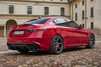 Alfa Romeo Giulia Quadrifoglio 2,9 GME Bi-Turbo V6 Q2 (520 KM) A8 (2)