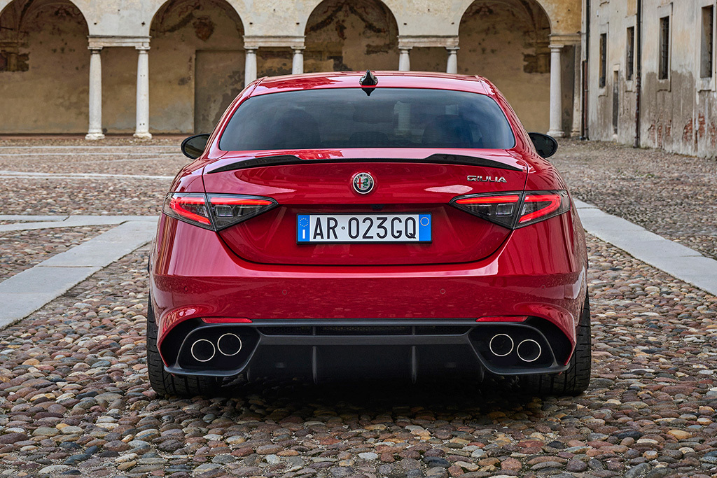 Alfa Romeo Giulia Quadrifoglio 2,9 GME Bi-Turbo V6 Q2 (520 KM) A8 2024 ...