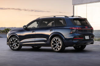 Audi Q9 (245 KM) A8 Tiptronic (2)