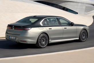 BMW Seria 7 750e xDrive (489 KM) A8 Steptronic (2)