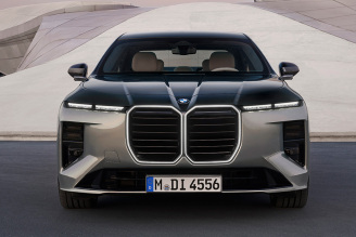 BMW Seria 7 750e xDrive (489 KM) A8 Steptronic (3)