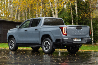 Toyota Hilux Electric (196 KM | 59,2 kWh) (2)