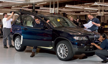 500-tysiczne BMW X5 zjeda z tamy 1