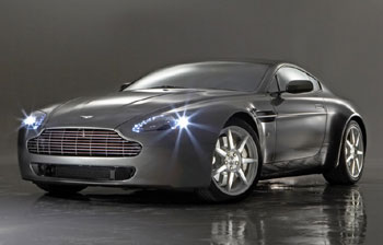 Aston Martin V8 Vantage na oponach Pirelli 1