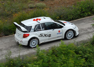 Suzuki SX4 WRC na asfaltowej nawierzchni 2