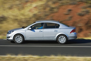 Nowy Opel Astra sedan 1